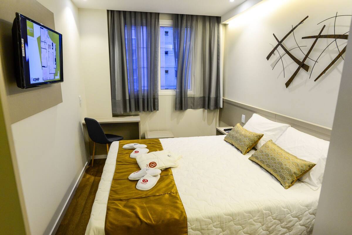 double room | minibar, in-room safe, desk, soundproofing