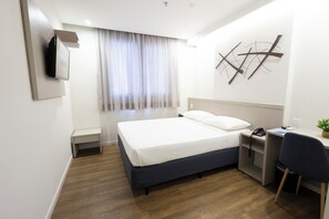 มินิบาร์, ตู้นิรภัยในห้องพัก, โต๊ะทำงาน, ห้องเก็บเสียง