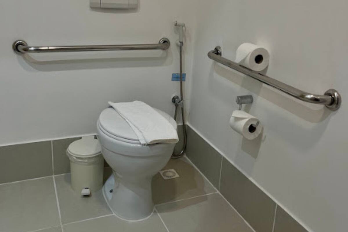 Apartamento, varias camas | Baño | Ducha, artículos de higiene personal ecológicos y secador de pelo