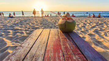 Una spiaggia nelle vicinanze