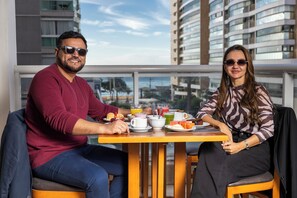 Breakfast, lunch and dinner served  - Tulip Inn Vila Velha (Vila Velha)