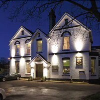 Facciata della struttura - sera/notte