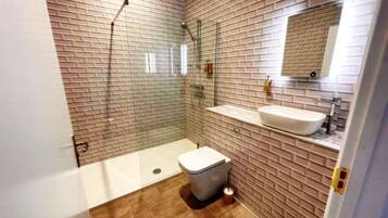 Luxury plus room | Bathroom | Free toiletries, hair dryer, towels, soap