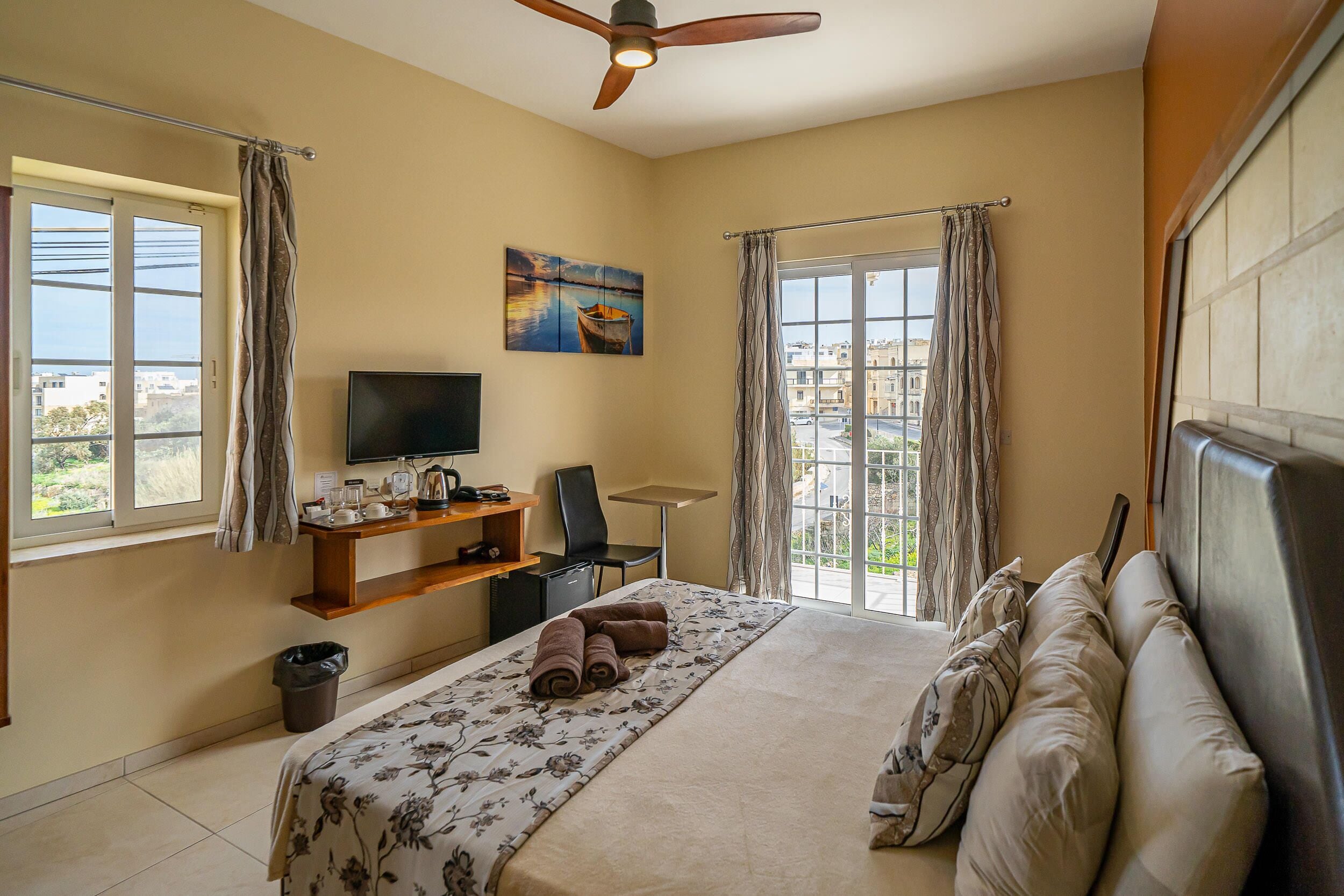 standard room, balcony | 1 bedroom, in-room safe, iron/ironing board, free wifi