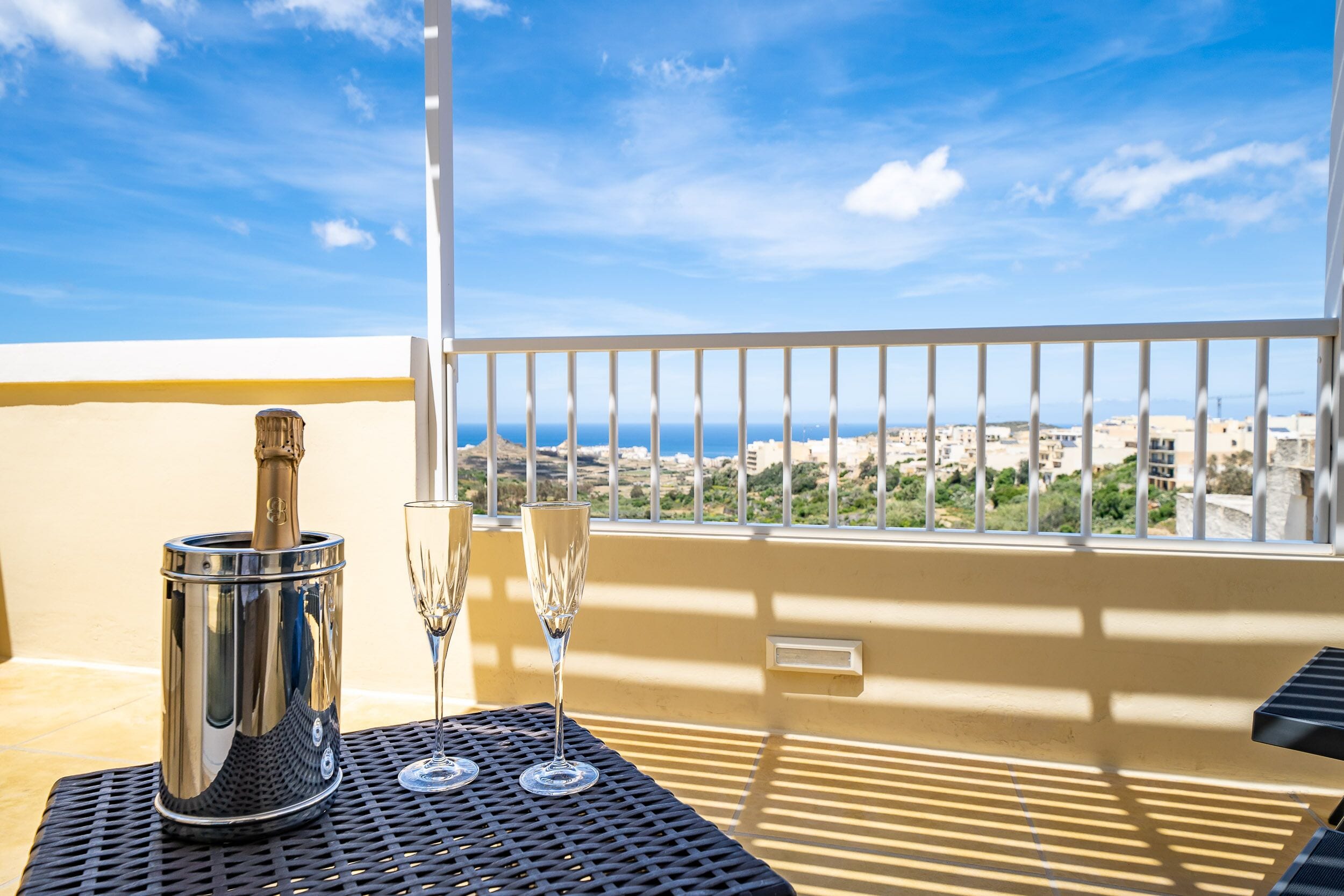 Rom – superior, terrasse, sjøutsikt | Utsikt mot dal