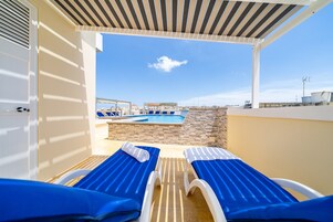 Outdoor pool, open 7:00 AM to 8:00 PM, pool umbrellas, sun loungers