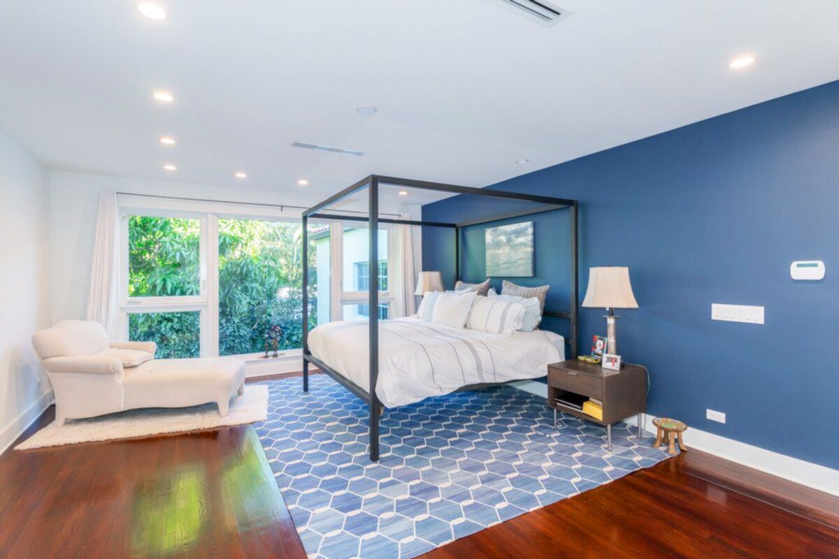 Villa Luxury, 6 camere da letto, vista giardino (Villa Eirene, 2815 Pine Tree Drive) | Una scrivania, ferro/asse da stiro, Wi-Fi gratuito