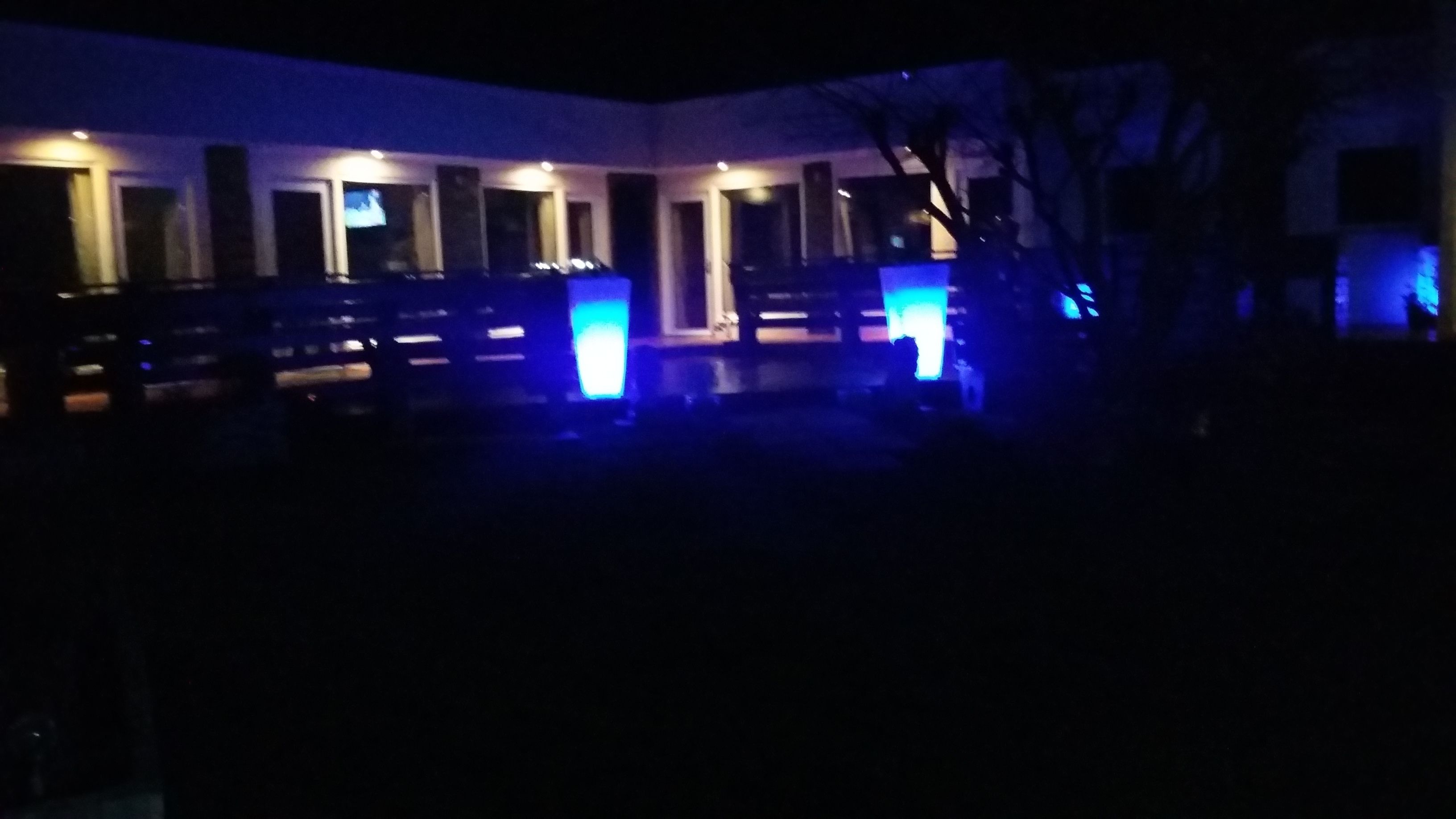 Fachada da propriedade à noite