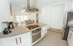 Breakfast area - Trendy 2BR condo centermost by Happy Address (Playa del Carmen)