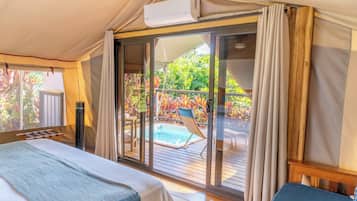 Premium tent, 1 kingsize bed, uitzicht op zee | Uitzicht vanuit de kamer