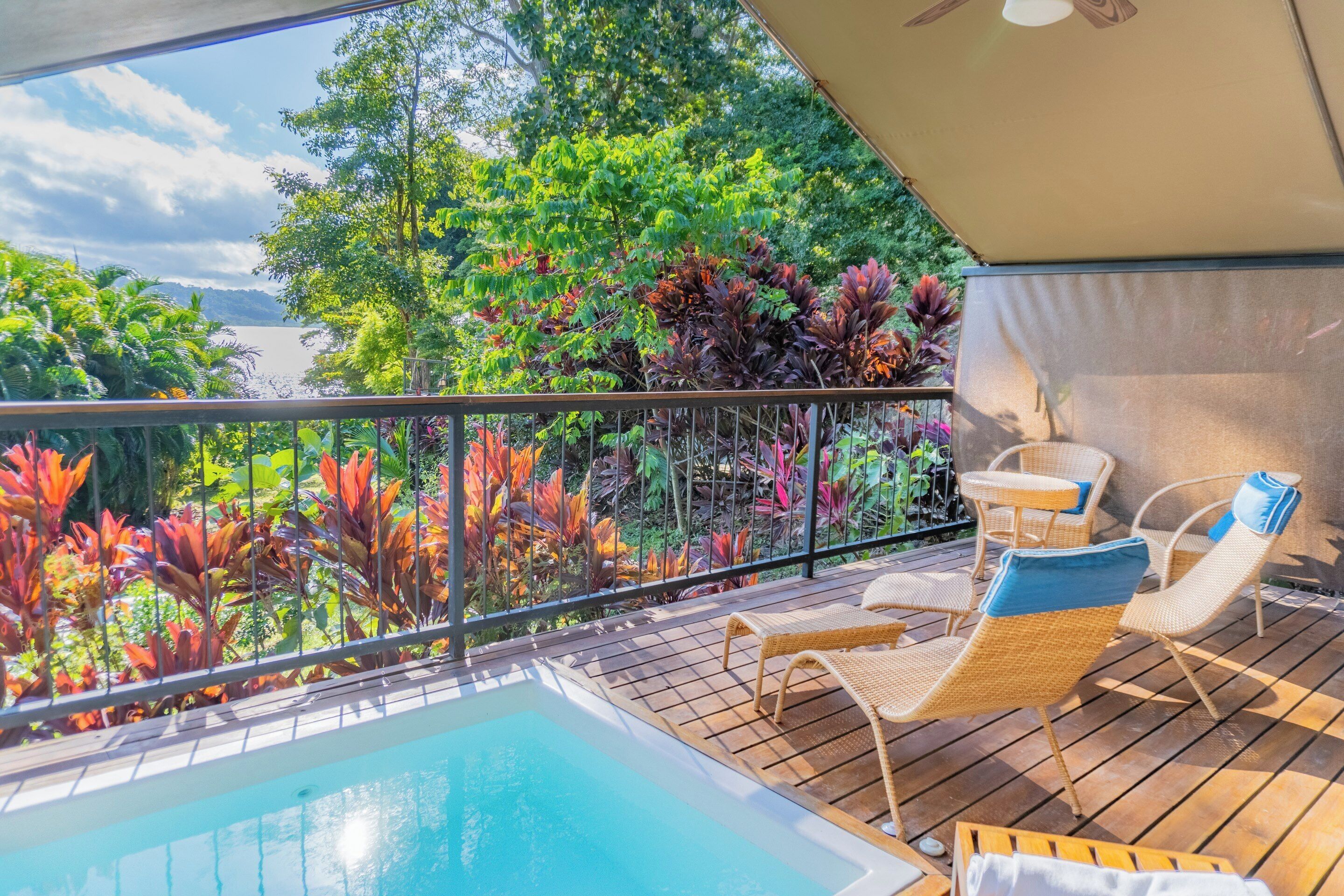 premium tent ocean view king bed with a/c | 1 bedroom, minibar, in-room safe, individually decorated