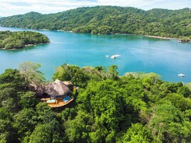 Master Sunset Suite | Frigobar, cofres nos quartos, cortinas blackout, Wi-Fi de cortesia