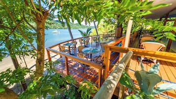 2 restaurants, spécialités Cuisine internationale