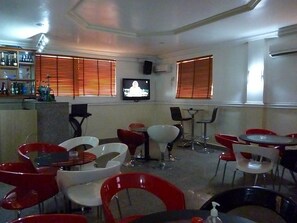 Bar (on property) - Dilic Hotel (Abuja)