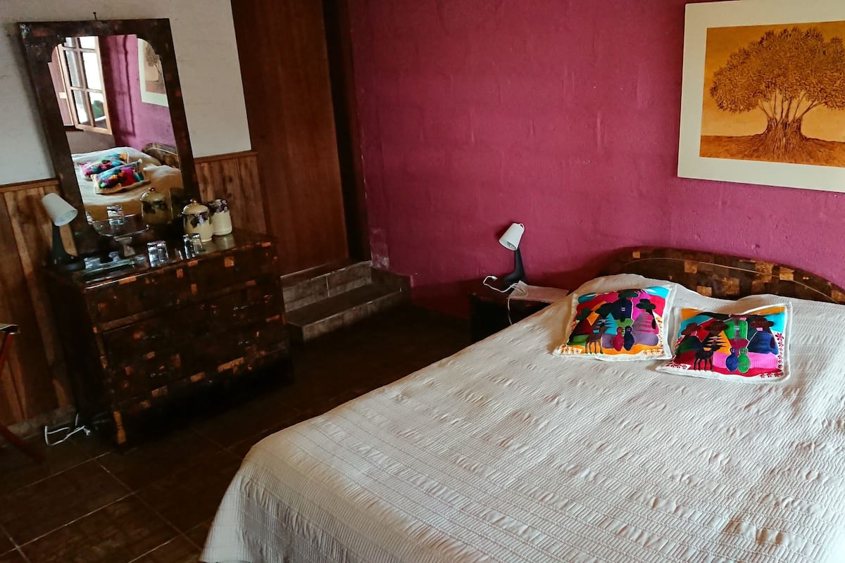 Deluxe kamer, 2 tweepersoonsbedden | 1 slaapkamer, donzen dekbedden, bedden met traagschuimmatras