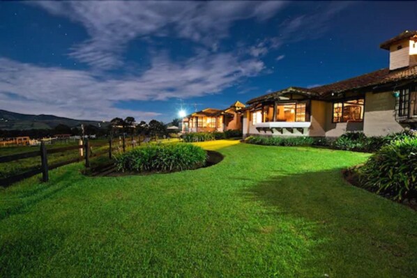 Front of property - Hacienda El Rejo (Aloasí)