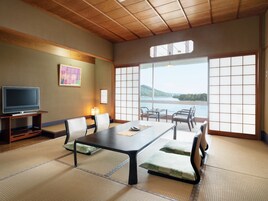 Japanese Style Room | In-room safe, free WiFi, bed sheets