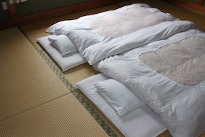 Japanese Style Room | Down duvets, free WiFi