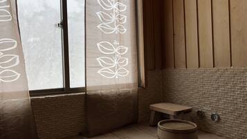 家庭套房, 山景, 山坡 | 深泡浴缸