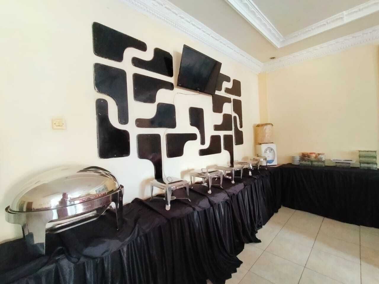 Free buffet breakfast