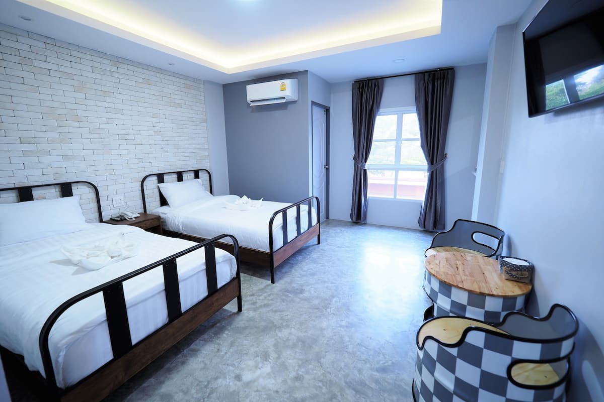 Standard Twin Room | Minibar, rollaway beds (surcharge), WiFi (free)