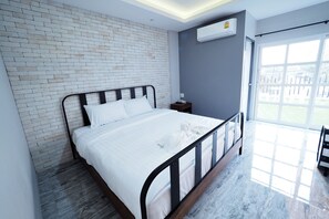 Minibar, rollaway beds, free WiFi - Piccolo House (Suphan Buri)