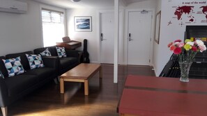 Lobby lounge - Oxford Queenette Backpackers (Oxford)