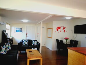 Basic Shared Dormitory, Mixed Dorm (10 Beds) | Shared kitchen | Shared fridge, microwave - Oxford Queenette Backpackers (Oxford)