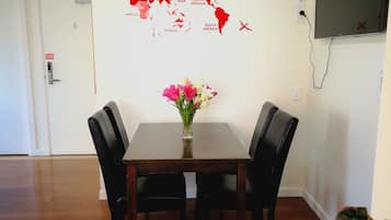 Twin Room | Shared kitchen | Fridge, microwave
