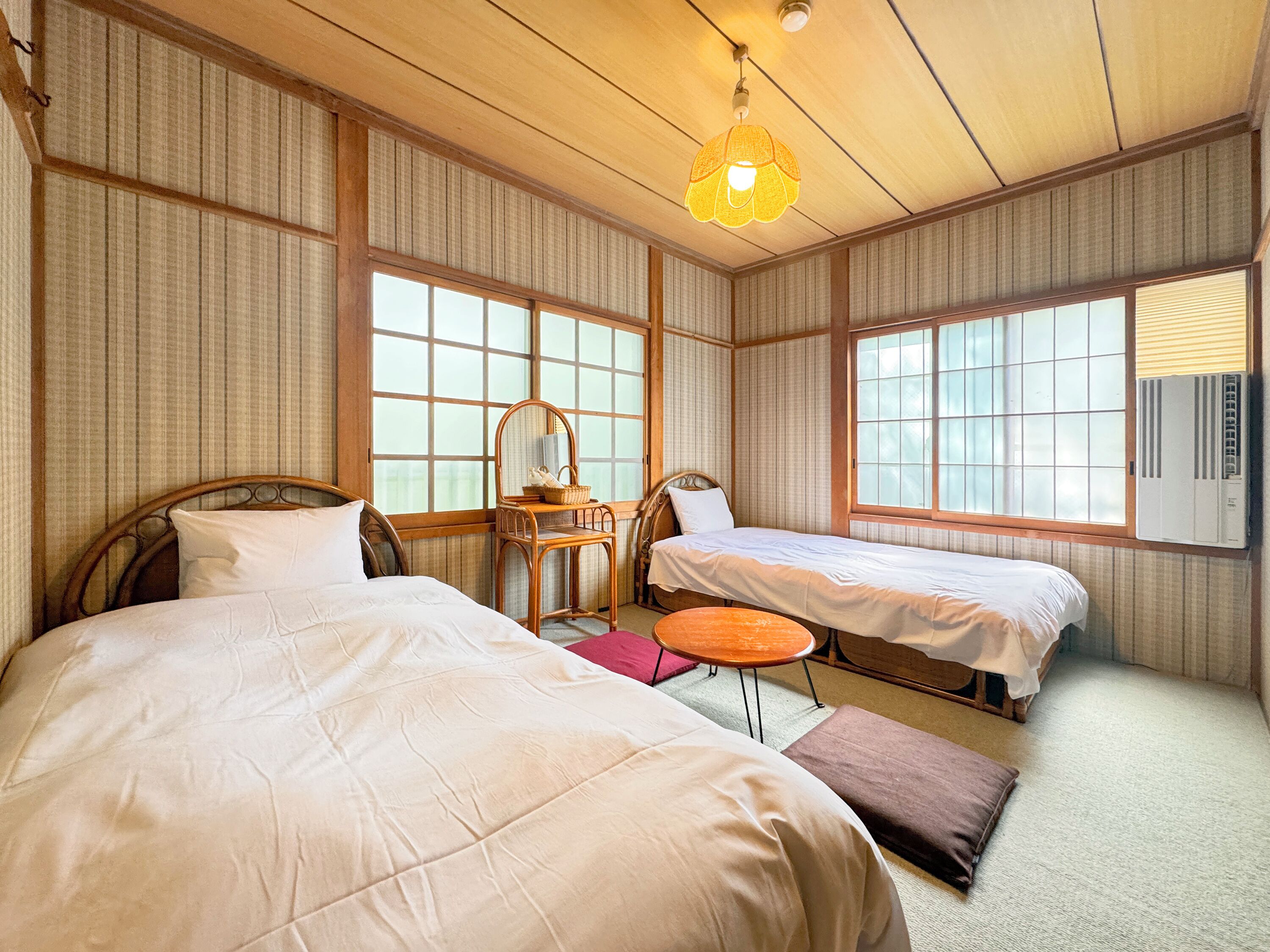 Free WiFi, bed sheets