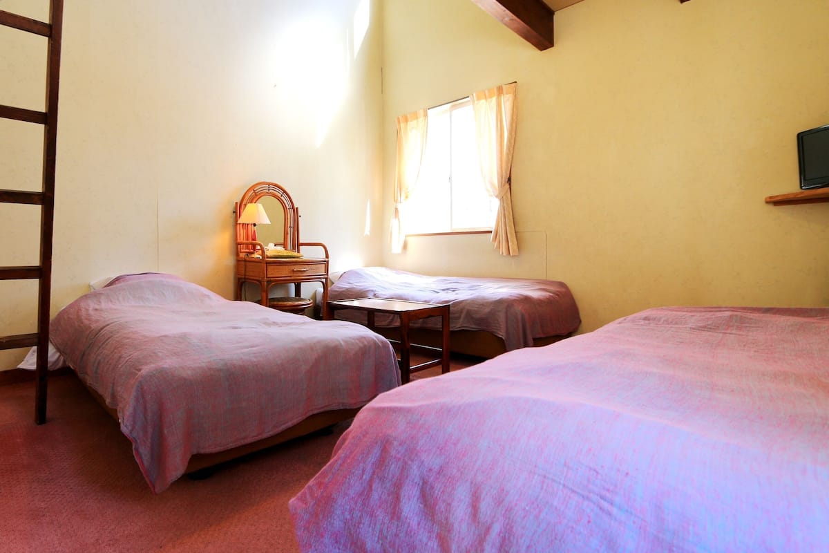 Free WiFi, bed sheets