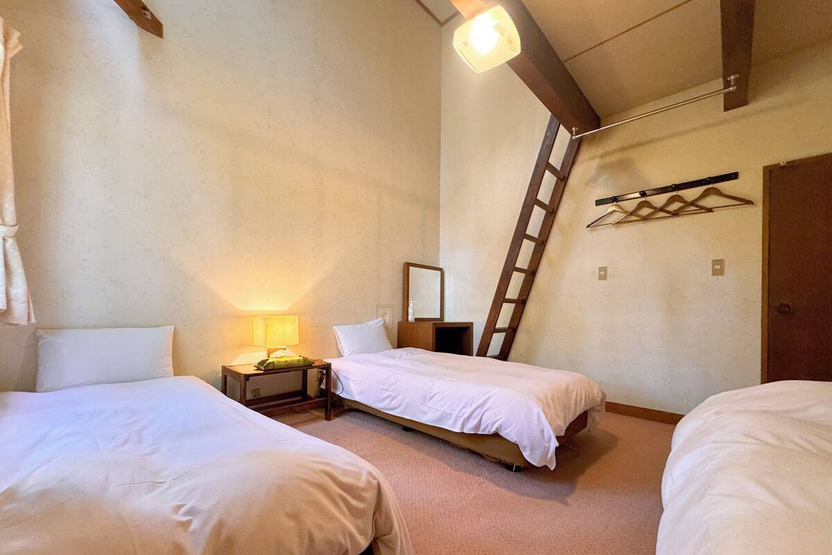 Superior Triple Room, Shared Bathroom | Free WiFi, bed sheets