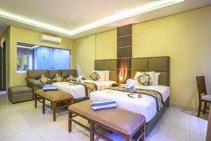 Brankas, meja kerja, tirai kedap cahaya, dan setrika/meja setrika