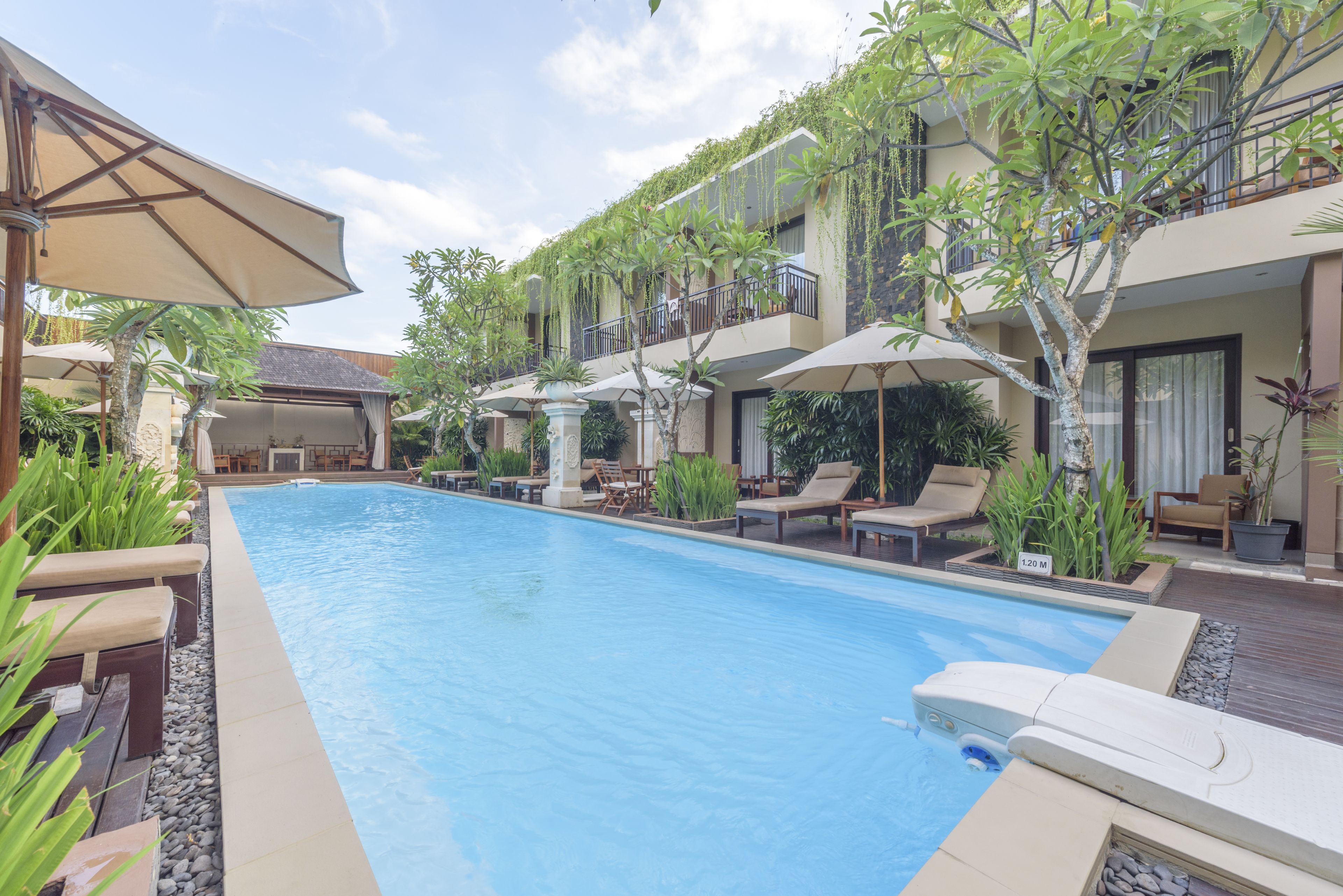 outdoor pool, open 7:00 am to 9:00 pm, pool umbrellas, pool loungers