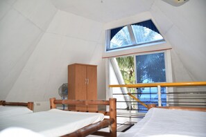 King 2 with 2 Aircon | Rollaway beds, bed sheets