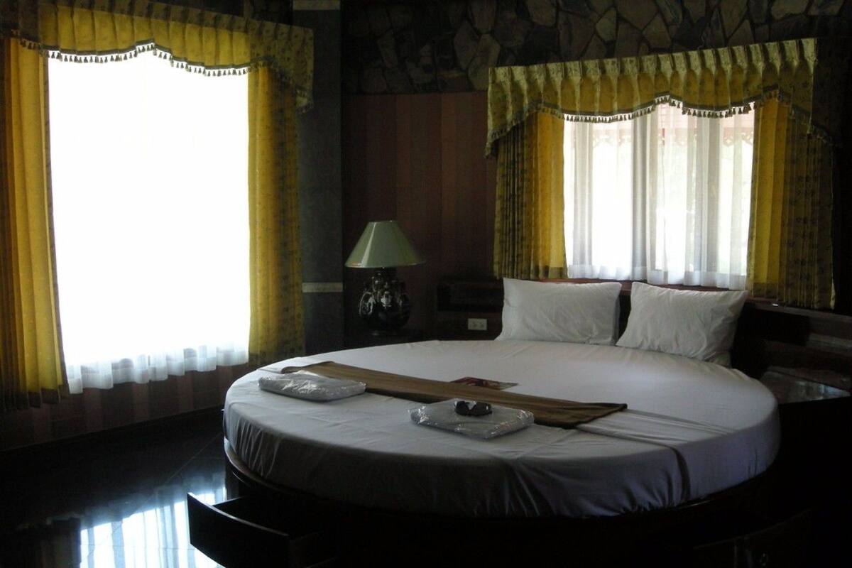 Minibar, in-room safe, desk, blackout curtains