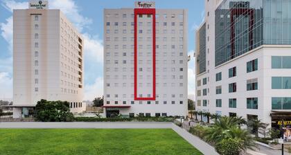 Lemon Tree Hotel, Sector 60, Gurugram