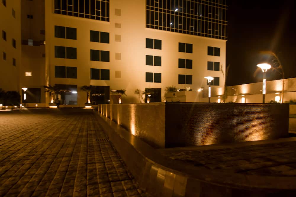Lemon Tree Hotel, Sector 60, Gurugram