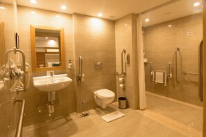 Suite exécutive, 1 chambre | Salle de bain | Ensemble baignoire-douche, baignoire à remous