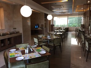 Coffee shop - Lemon Tree Hotel, Sector 60, Gurugram (Sohna)