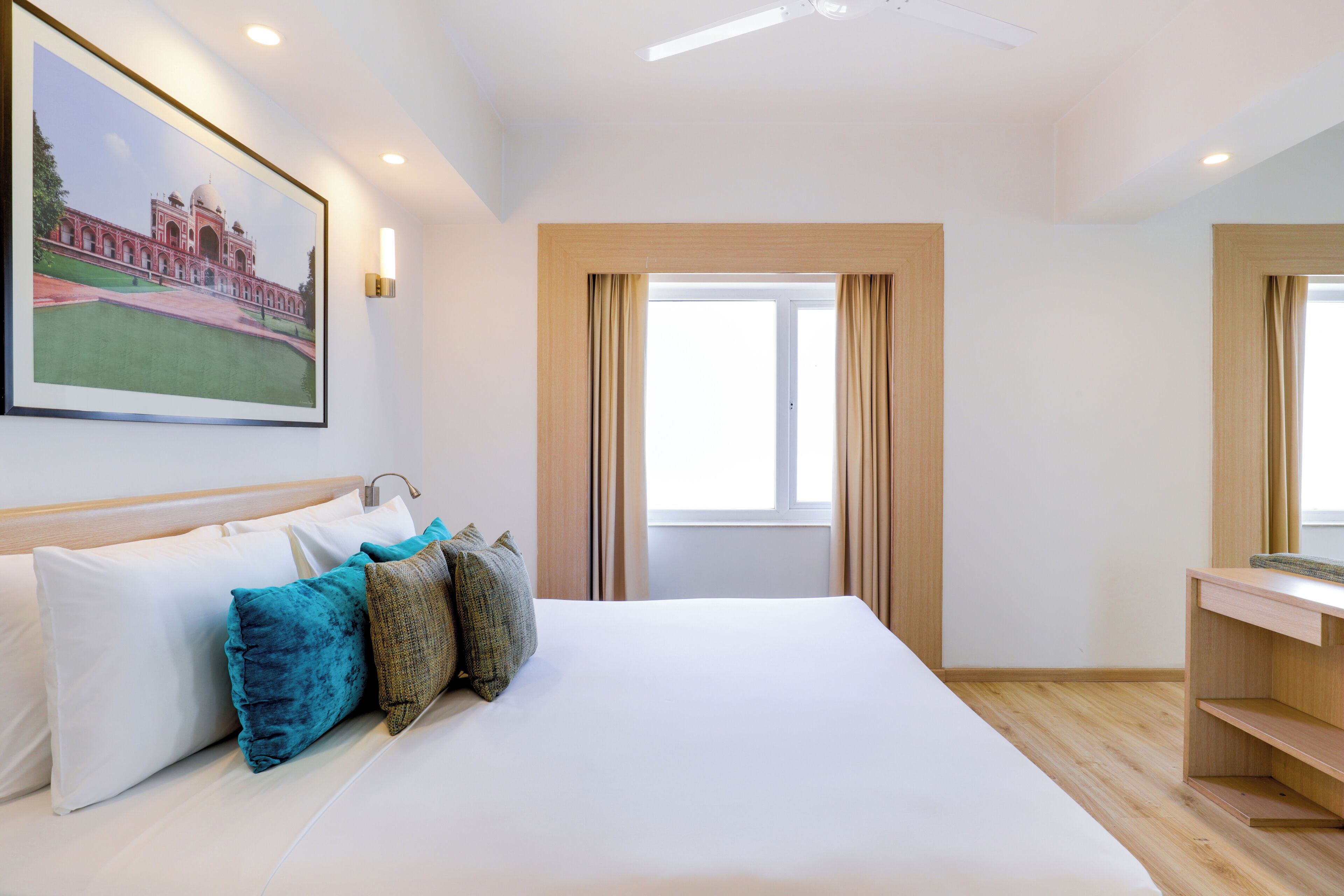 Executive Suite, 1 Bedroom, City View | 1 bedroom, minibar, in-room safe, desk