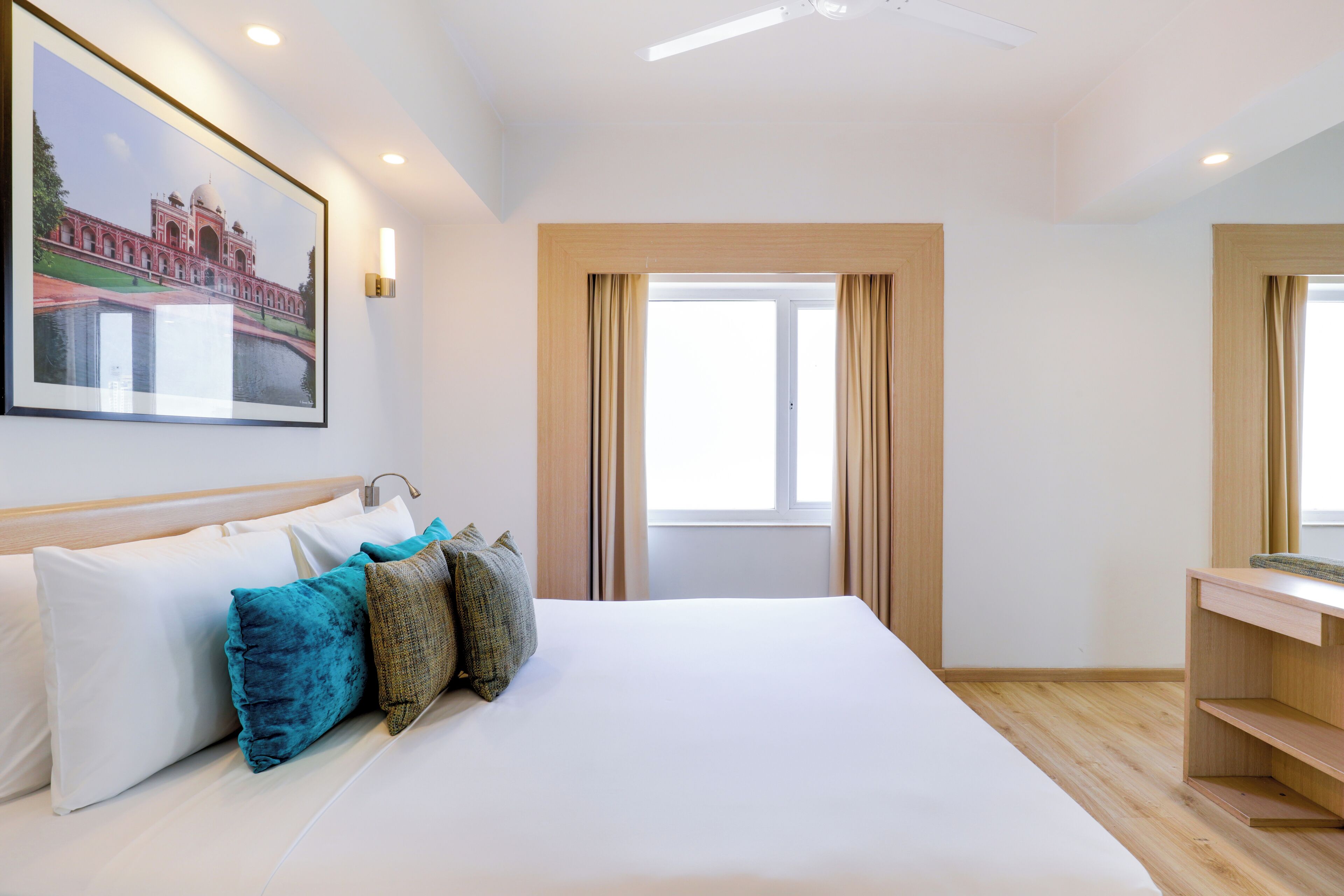 Suite ejecutiva, 1 habitación, vistas a la ciudad | 1 dormitorio, minibar, caja fuerte y escritorio