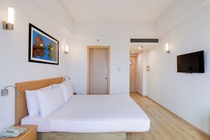 Business Double or Twin Room, 1 Bedroom, Smoking | 1 bedroom, minibar, in-room safe, desk - Red Fox by Lemon Tree Hotels, Sector 60, Gurugram (Sohna)