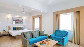 Suite ejecutiva, 1 habitación, vista a la ciudad | 1 habitación, minibar, caja de seguridad en la habitación y escritorio