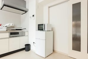 Fridge, microwave, stovetop