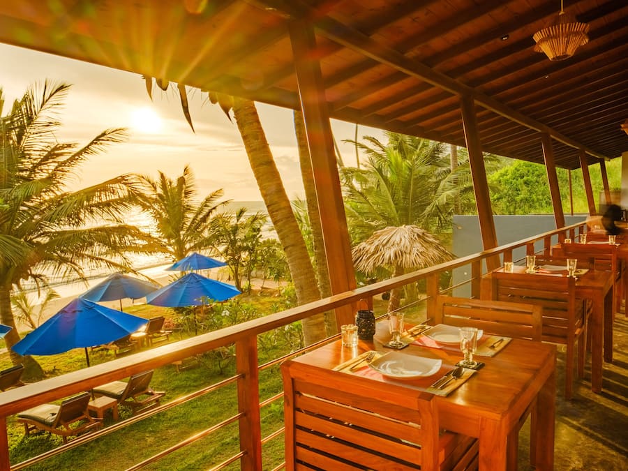 Déjeuner et dßner servis sur place, spécialités Cuisine internationale