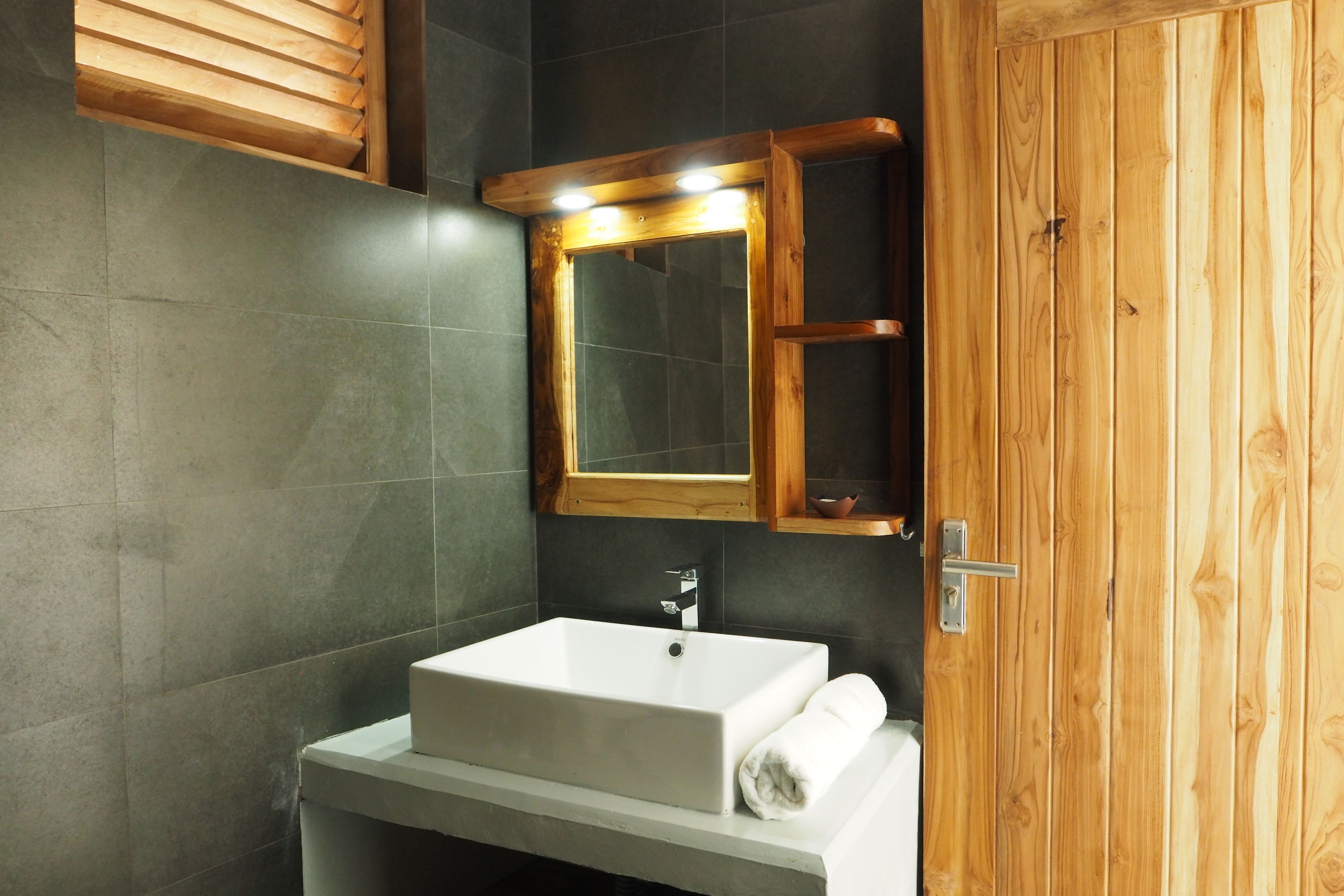 standard double room, patio, ocean view | bathroom | shower, free toiletries, hair dryer, towels