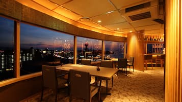 3 restaurants, breakfast, lunch, dinner served; French cuisine