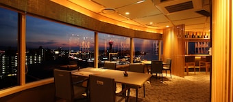 Fukuoka Sunpalace Hotel & Hall