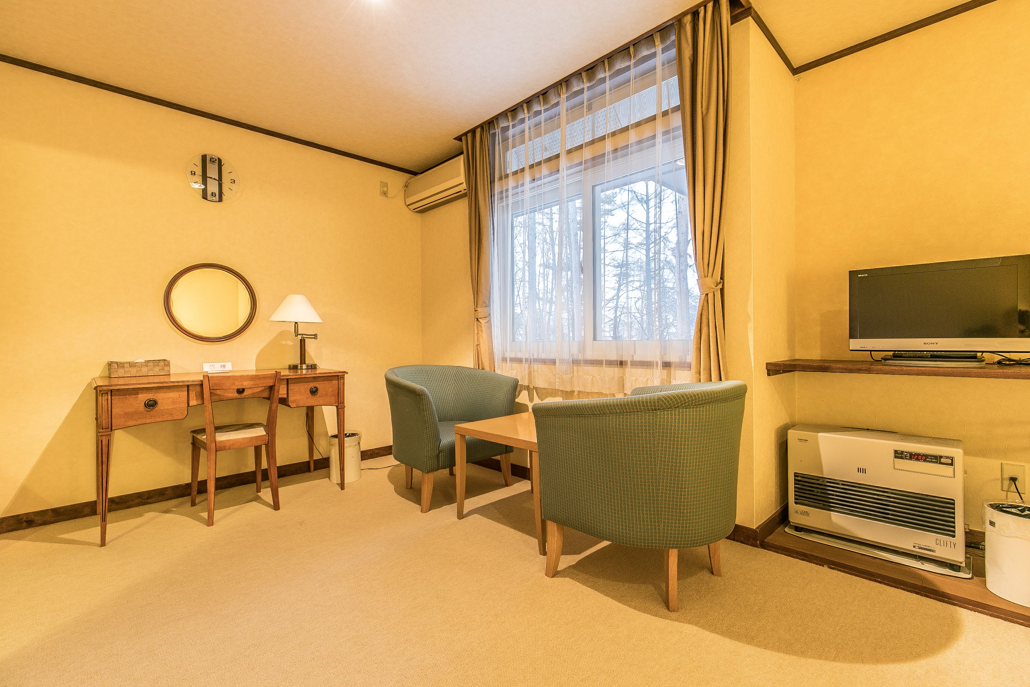 quadruple room | free wifi, bed sheets